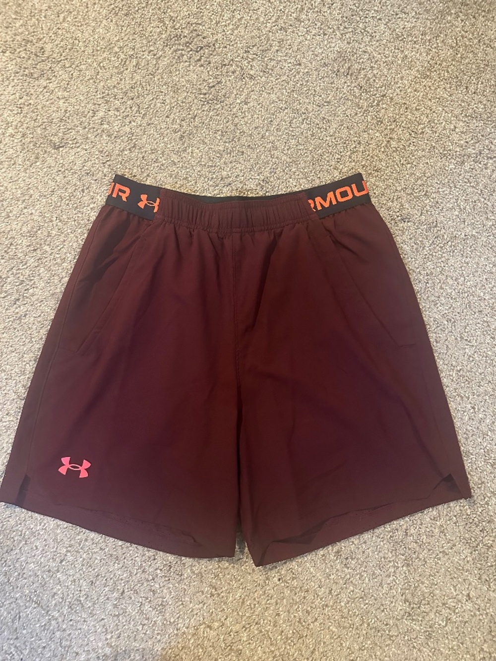 Mens Medium Maroon Under Armour Shorts